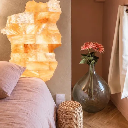 Les Vertigo Et Terracotta Climatise - Centre - 4 People Apartment